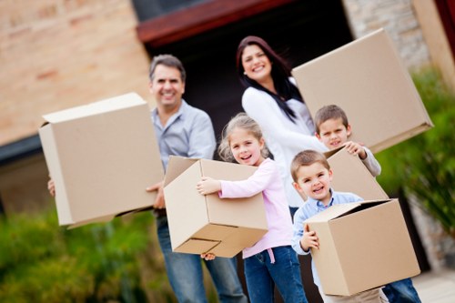 Packing and loading support for homes near Sydenham